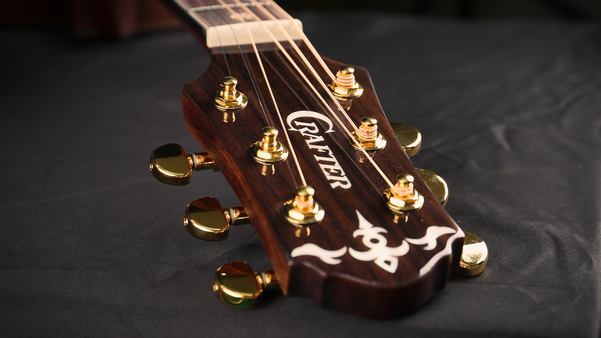 Crafter VL G-28ce Pro VVS headstock with gold 21:1 tuners